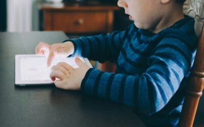 Dalle piazze di Pisa e di Firenze allo smartphone: come è difficile crescere tra le contraddizioni degli adulti